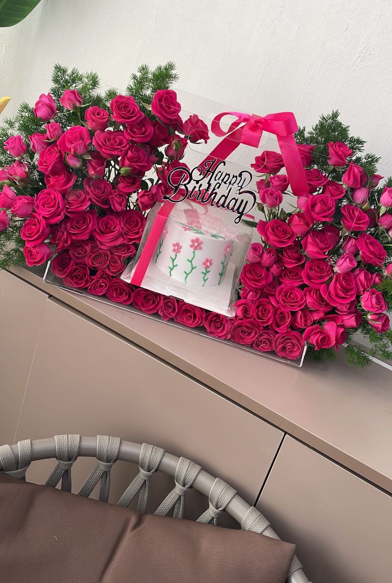 Fuchsia Mini Roses with cake